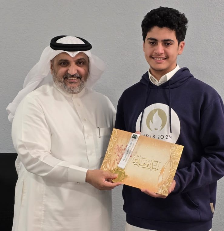 إنجاز رياضي يضاف لسجل "الثغر".. الطالب عبدالله المامي بطلاً لجدة في التجديف الفردي.